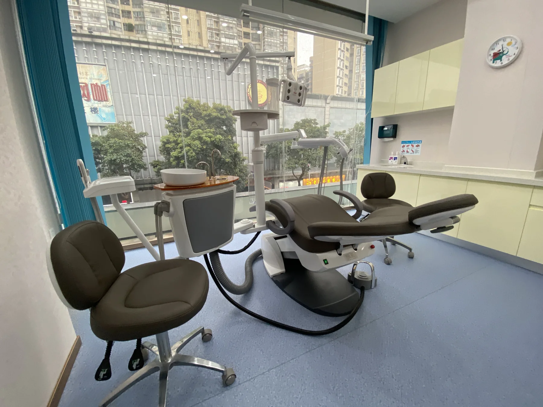 KS-R3 clinic room with window reference